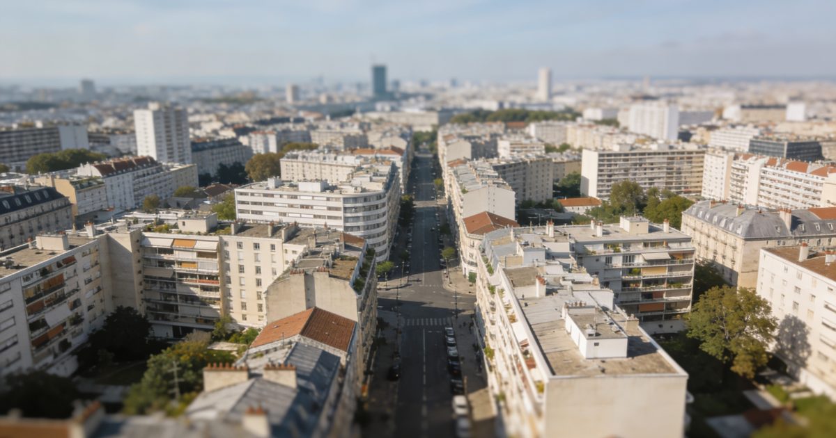 Vue aerienne de Clichy avec immeubles et rues
